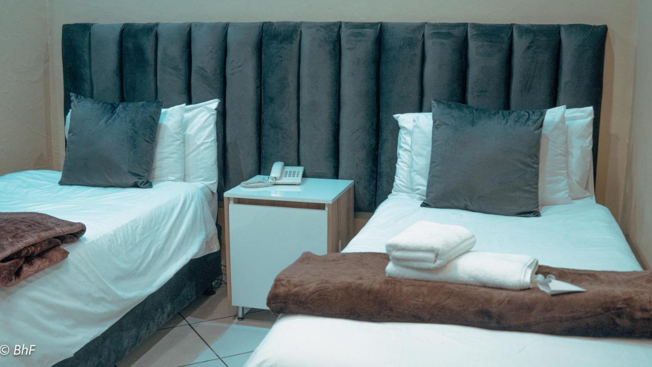 Henry George Guest House Pretoria-Noord Eksteriør billede