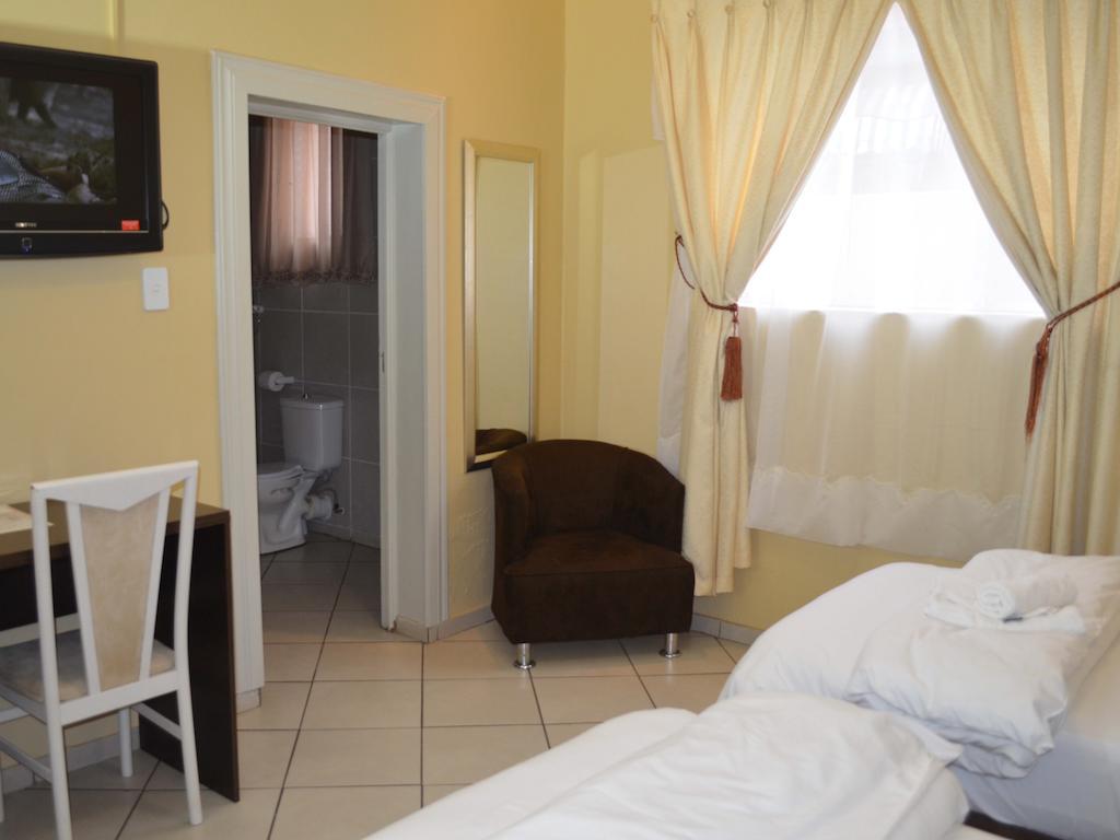 Henry George Guest House Pretoria-Noord Eksteriør billede