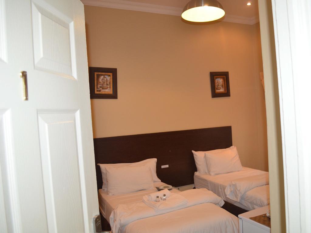 Henry George Guest House Pretoria-Noord Eksteriør billede